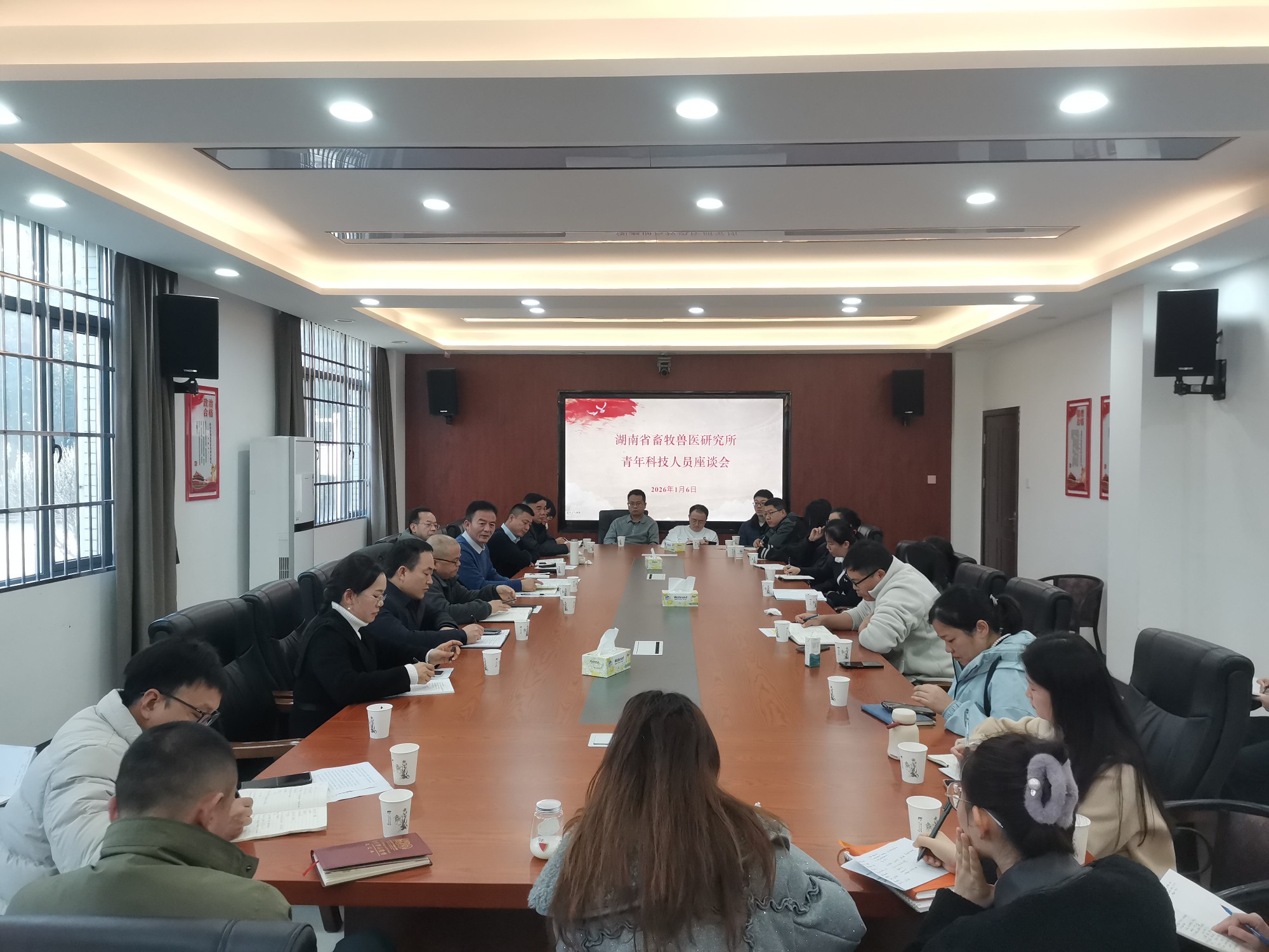 凝聚青春力量   共促科研发展—院畜牧所召开青年科技人员座谈会1.jpg